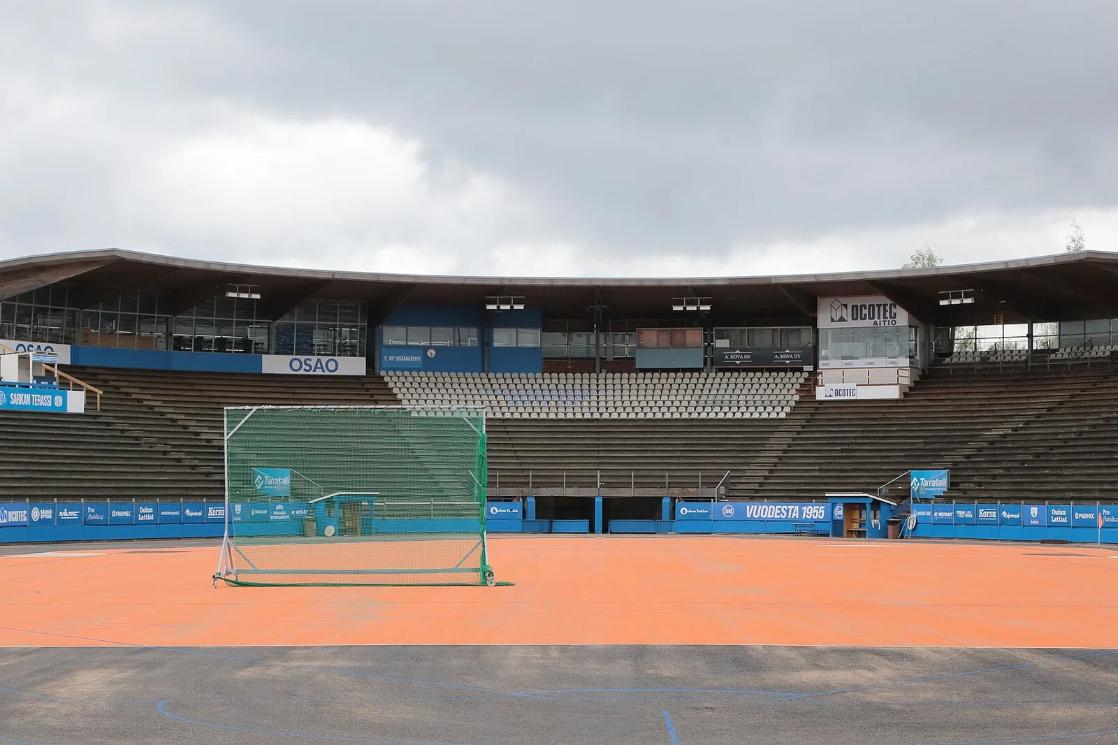 Pesäpallostadion ja kotipesän takaverkko