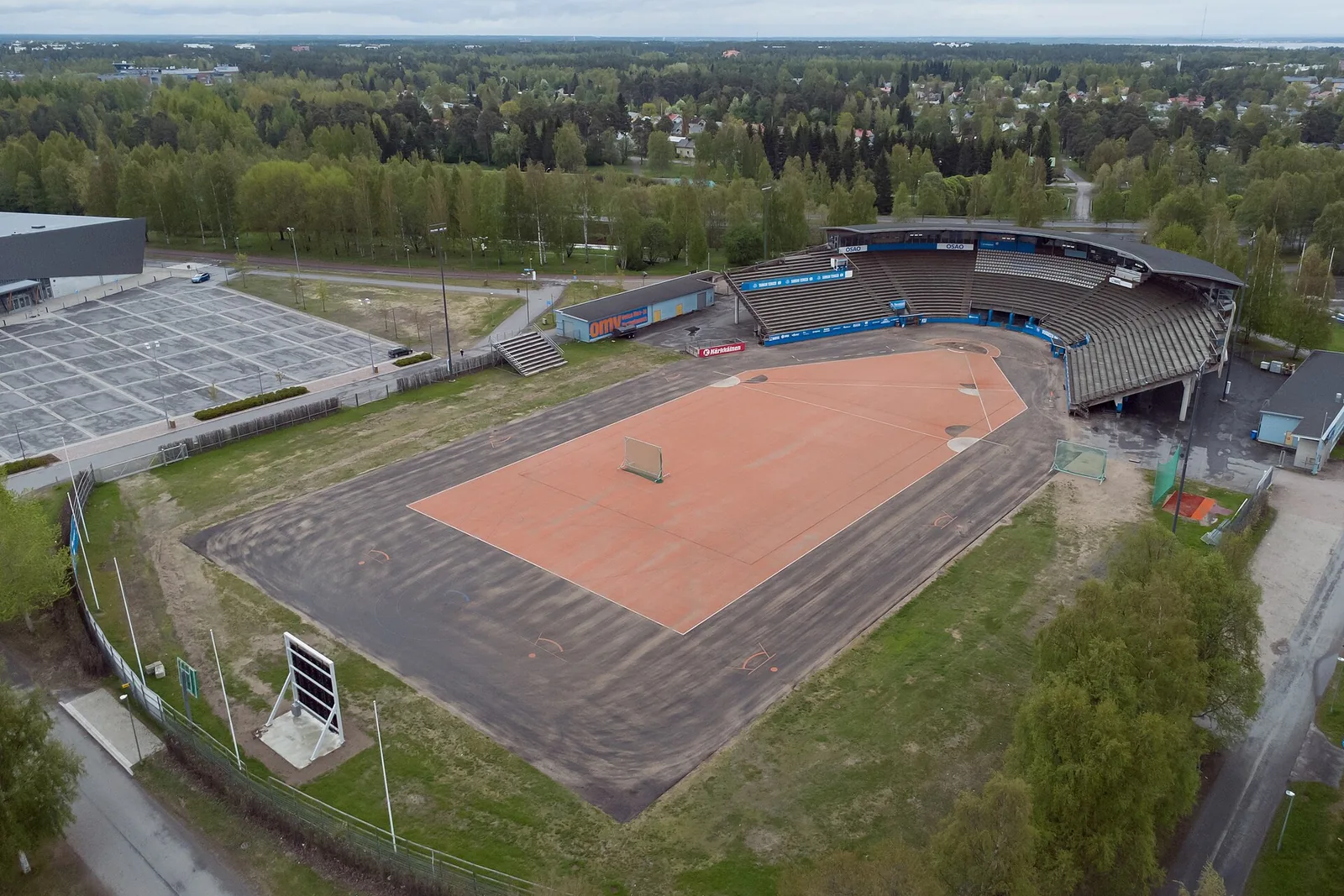 Ilmakuva pesäpallokentästä ja katsomosta